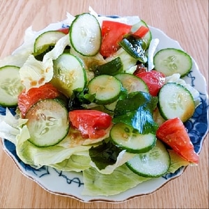 わかめときゅうりとトマトのわさび醤油サラダ